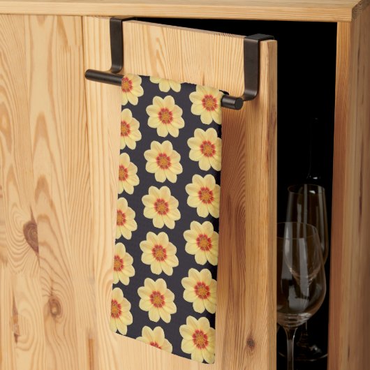 Yellow Dahlia Floral Pattern op Black Theedoek (Derde Gevouwen)