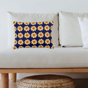 Yellow Dahlia Floral Pattern op Blue Accent Kussen