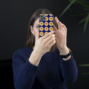 Yellow Dahlia Floral Pattern op Blue iPhone 16 Hoesje