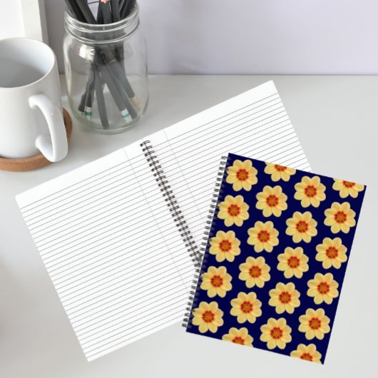 Yellow Dahlia Floral Pattern op Blue Notitieboek