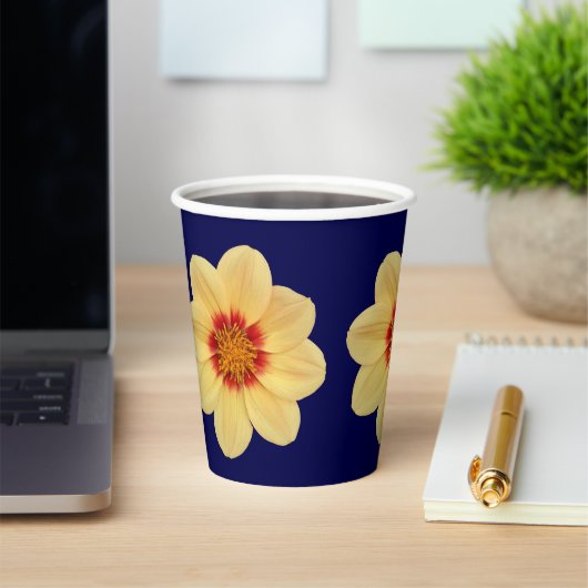 Yellow Dahlia Floral Pattern op Blue Papieren Bekers (Insitu)