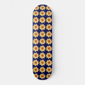 Yellow Dahlia Floral Pattern op Blue Persoonlijk Skateboard (Voorkant)
