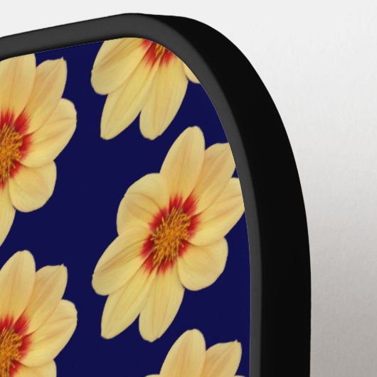 Yellow Dahlia Floral Pattern op Blue Pickleball Paddle (Links Detail)