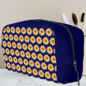 Yellow Dahlia Floral Pattern op Blue Toilettasje