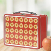 Yellow Dahlia Floral Pattern op Red