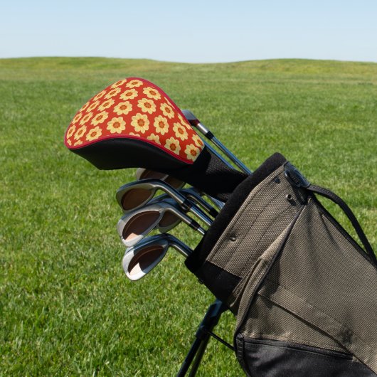 Yellow Dahlia Floral Pattern op Red Golfheadcover (Insitu)