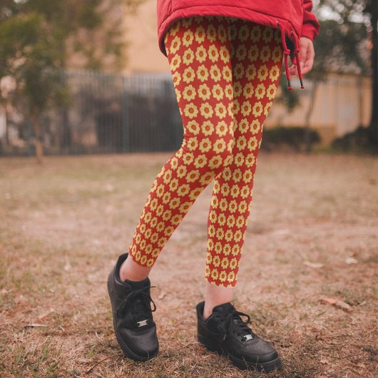 Yellow Dahlia Floral Pattern op Red Leggings