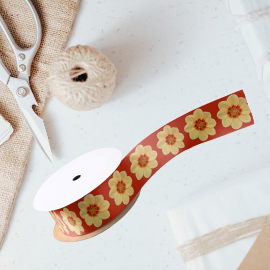 Yellow Dahlia Floral Pattern op Red Satijnen Lint