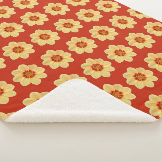 Yellow Dahlia Floral Pattern op Red Sherpa Deken (3/4)