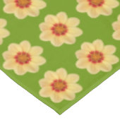 Yellow Dahlia Floral Pattern over Green Tafelkleed (Gekanteld)