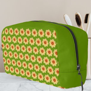 Yellow Dahlia Floral Pattern over Green Toilettasje