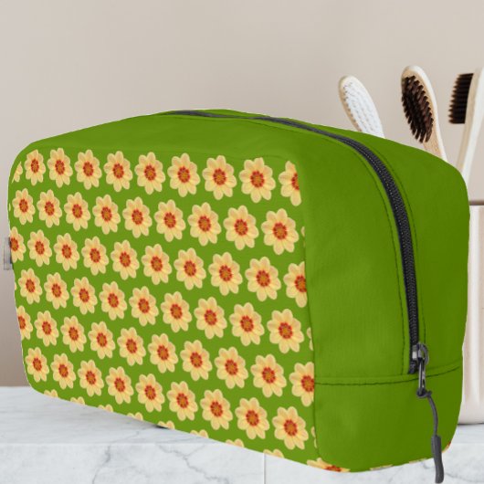 Yellow Dahlia Floral Pattern over Green Toilettasje