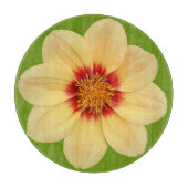 Yellow Dahlia over de Groene Floral Snijplank (Voorkant)