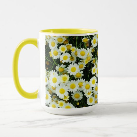Yellow Dainty Daisy Flower Buttonnen, Mok (Links)