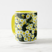Yellow Dainty Daisy Flower Buttonnen, Mok (Voorkant links)