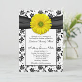 Yellow Daisy Black White Floral Wedding Invitation Kaart (Staand voorkant)