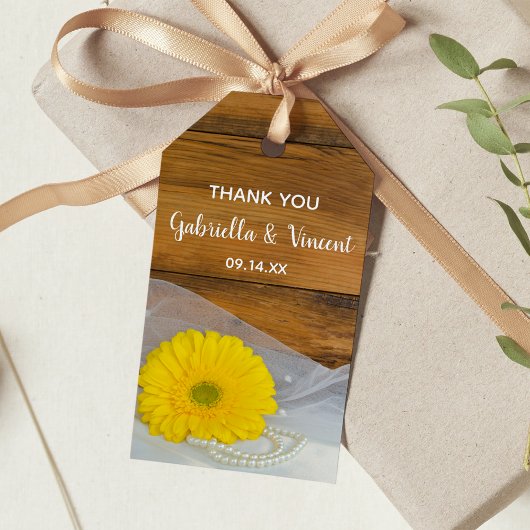 Yellow Daisy Pearls country Barn Wedding for Label Cadeaulabel