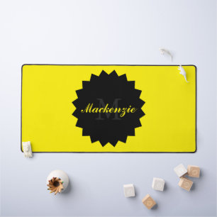 Yellow Desk Mat gepersonaliseerd met naam en Initi