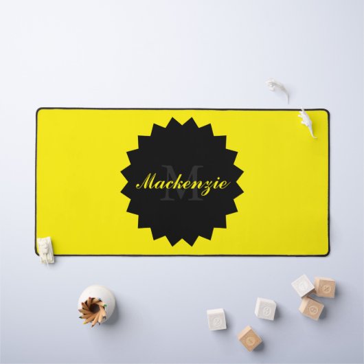 Yellow Desk Mat gepersonaliseerd met naam en Initi (Kindertafel)