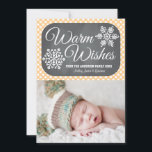 Yellow Dot Chalkboard Snowflake Holiday-fotokaart Feestdagenkaart<br><div class="desc">Voeg uw favoriete familiefoto of babykindje of kerstman-afbeelding toe aan deze mooie, moderne en winterse fotokaart met twee sneeuwvlokken op een achtergrond van een bord en een wit en geel puntpatroon van een polka. Het zegt Warm Wishes en het kan met uw familienaam, jaar en individuele familieleden worden gepersonaliseerd. Kunstwerk...</div>