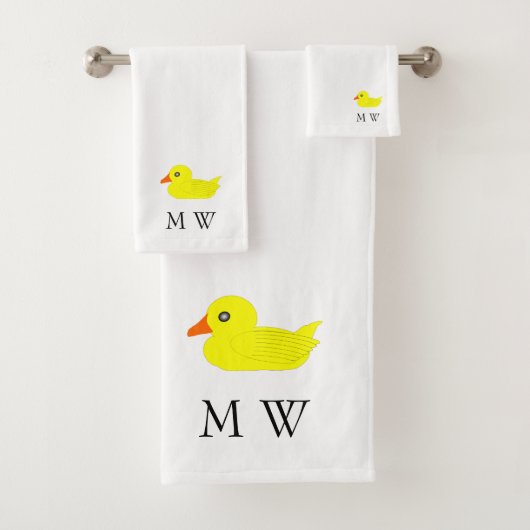 Yellow Duck Design Monogrammed Bad Handdoek (Insitu)