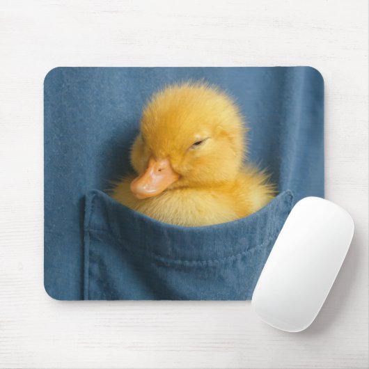 Yellow Duckling In a T-shirt Pocket Muismat (Met muis)