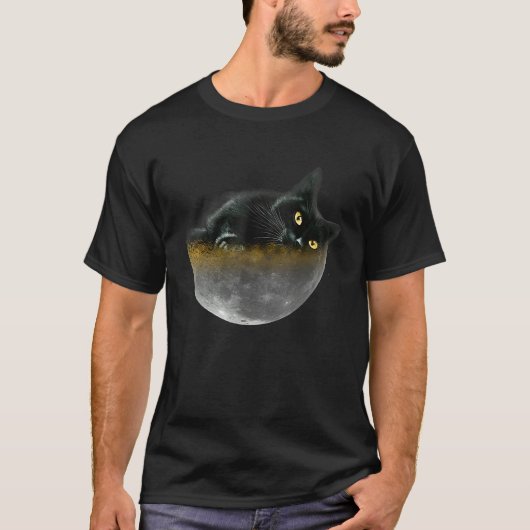 Yellow Eyes Black Cat Sleeping On Big Moon Galaxy T-shirt (Voorkant)
