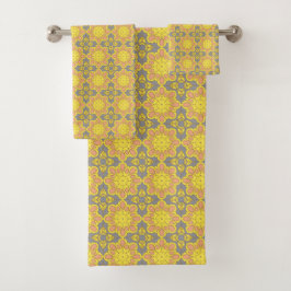 Yellow floral geometric patterned bad handdoek