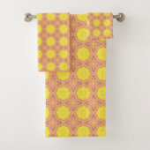 Yellow floral geometric patterned  bad handdoek (Insitu)