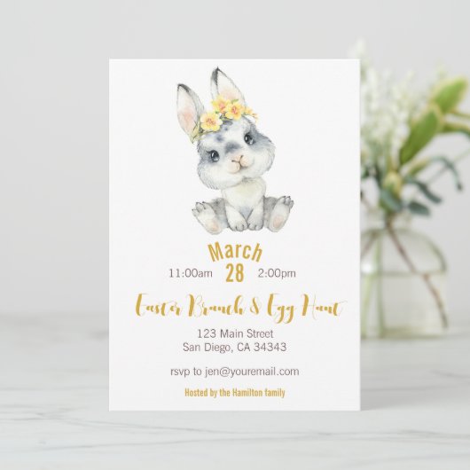 Yellow Florals Easter Bunny Egg Hunt Invitation Kaart (Staand voorkant)
