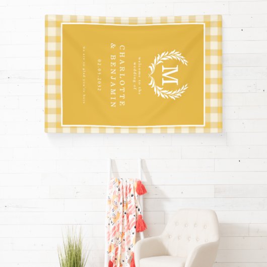 Yellow Gingham Monogram Crest Wedding Welkom Spandoek (Insitu)