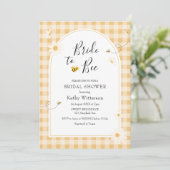 Yellow Gingham Wildflower Bride to Bee Bridal Kaart (Staand voorkant)