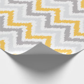 Yellow Grey Zigzags Ikat Pattern Cadeaupapier (Hoek)