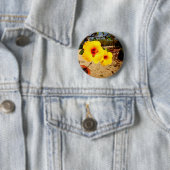 Yellow Hibiscus Badge Ronde Button 5,7 Cm (In situ)