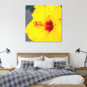 Yellow Hibiscus Canvas Afdruk (Insitu (Slaapkamer))