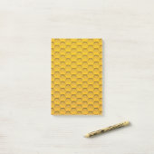 Yellow Honeycomb Pattern Post-it® Notes (Op bureau)