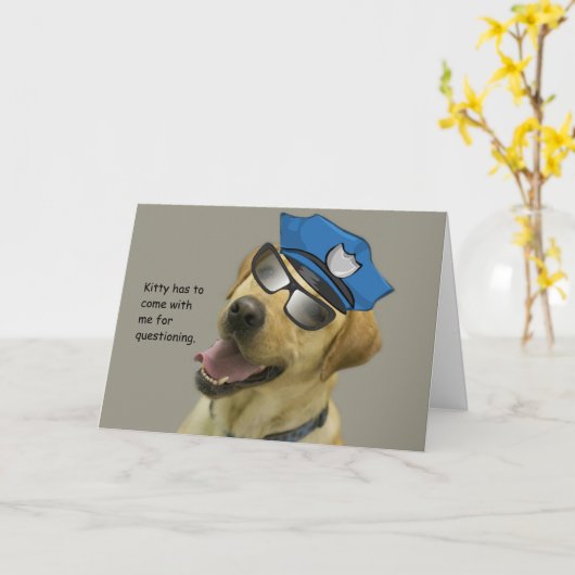 Yellow Lab Cop in een walgelijke verjaardagskaart Kaart (Gele Bloem)