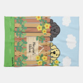 Yellow Labrador and Black Labrador Watching Theedoek (Horizontaal)