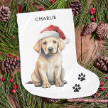 Yellow Labrador gepersonaliseerd Hondenliefhebber  Grote Kerstsok<br><div class="desc">Als je een gele labrador retriever liefhebber bent, dan zal je dit vakantieseizoen zeker een kijkje willen nemen in ons feestelijke collectie met vakantiekaarten en geschenken. Met een schattig geel lab met een kerstmuts, zullen onze kaarten zeker een glimlach op het gezicht van iedereen die ze ontvangt. Onze ornamenten en...</div>