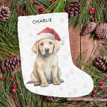 Yellow Labrador gepersonaliseerd Hondenliefhebber  Kleine Kerstsok<br><div class="desc">Als je een gele labrador retriever liefhebber bent, dan zal je dit vakantieseizoen zeker een kijkje willen nemen in ons feestelijke collectie met vakantiekaarten en geschenken. Met een schattig geel lab met een kerstmuts, zullen onze kaarten zeker een glimlach op het gezicht van iedereen die ze ontvangt. Onze ornamenten en...</div>