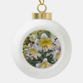 Yellow Lilly Keramische Bal Ornament (Voorkant)