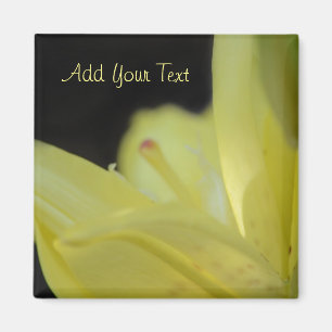 Yellow Lily door Shirley Taylor Magneet