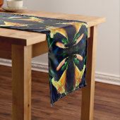 Yellow Lily Flower Abstract Art Korte Tafelloper (Voorbeeld)