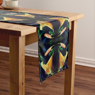 Yellow Lily Flower Abstract Art Korte Tafelloper
