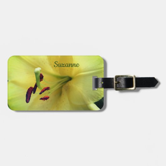 Yellow Lily loopt omhoog Sluiten Gepersonaliseerd Bagagelabel (Voorkant horizontaal)