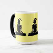 Yellow Morphing Yoga Magische Mok (Voorkant links)