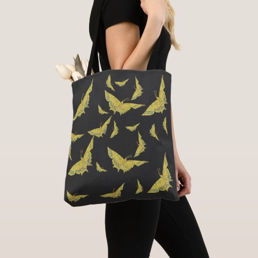 Yellow Old World Swallowtail Butterfly Black Black Tote Bag (Dichtbij)