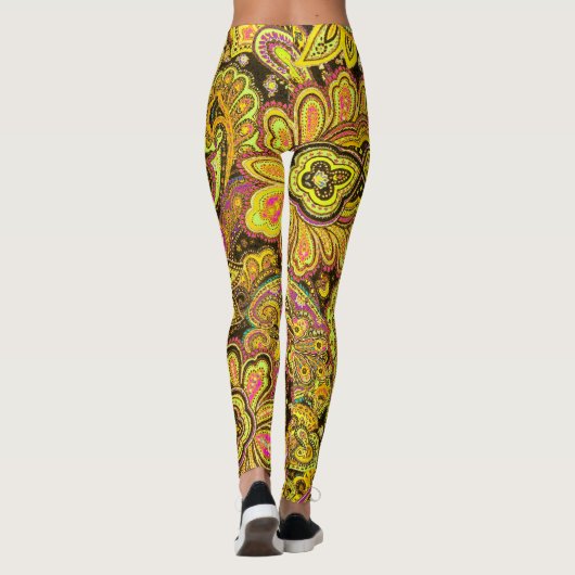 Yellow Paisley Design on Black Leggings (Achterkant)