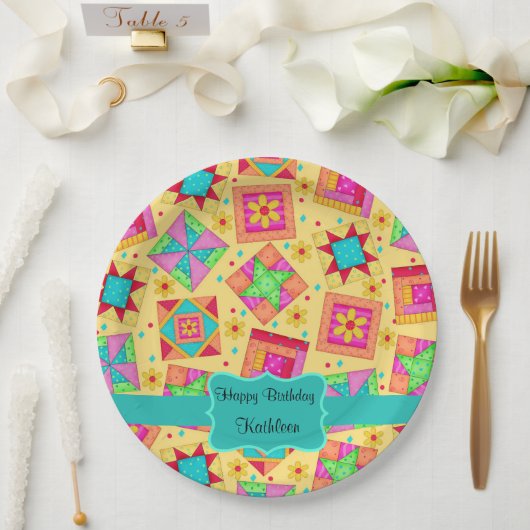 Yellow Patchwork Quilt Block Name Happy Birthday Papieren Bordje (Huwelijk)