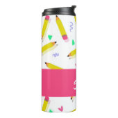 Yellow pencils and scrabbles on white thermosbeker (Gedraaid links)